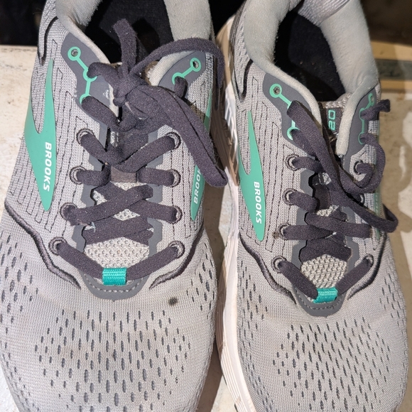 Shoes - Picture 2 of 5